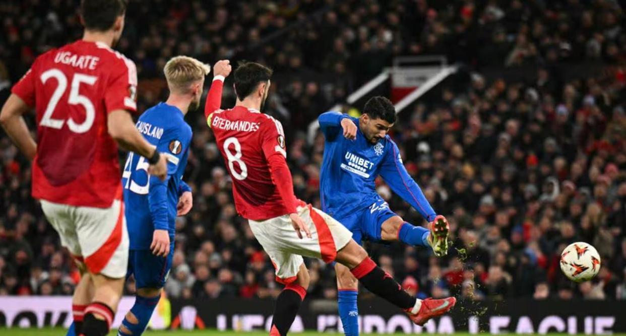 九游旧版游戏下载 穆雷回归赛场，大胜首场状态亮眼，曼联观众沸腾！